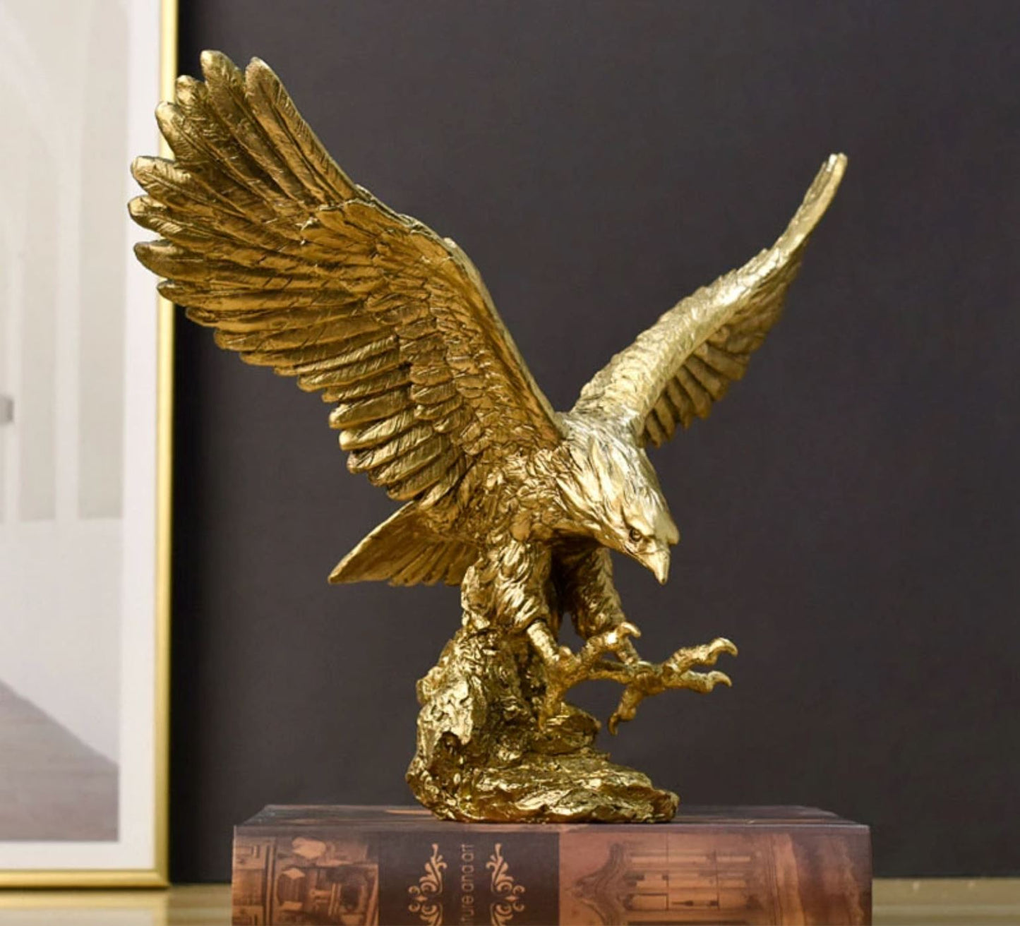 Escultura Águia Dourada resina Conceito 1# 