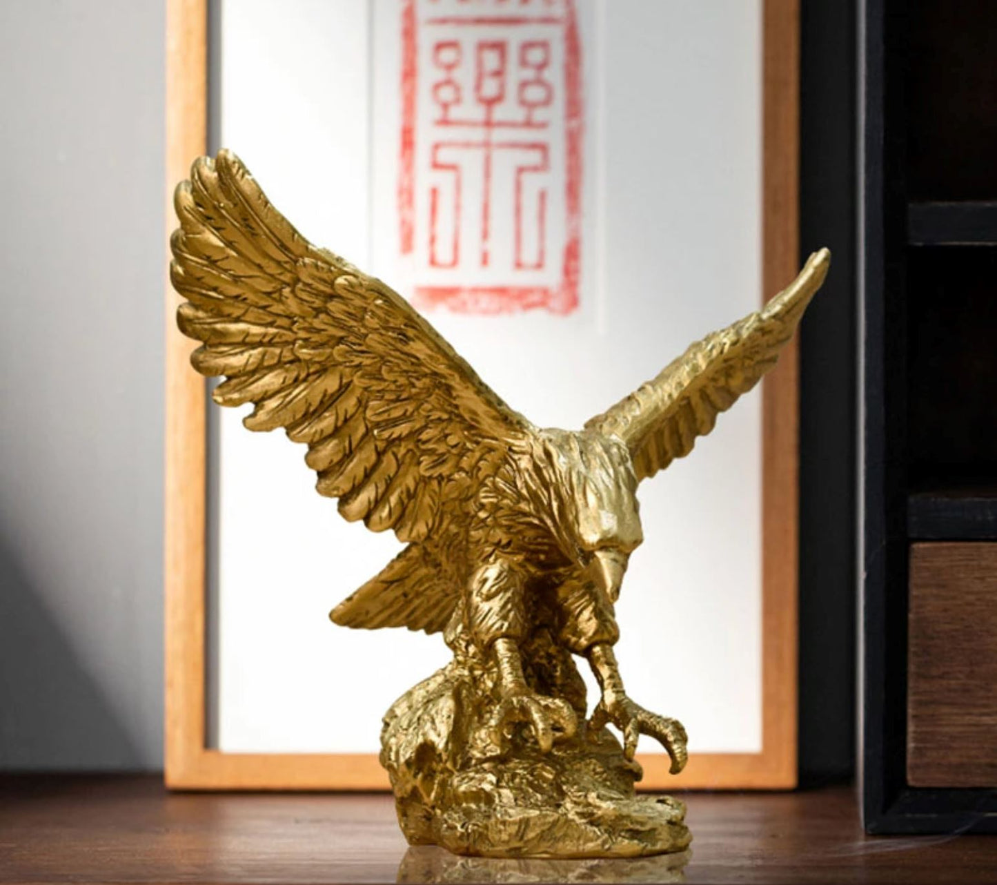 Escultura Águia Dourada resina Conceito 