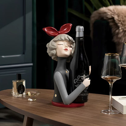 Escultura de Boneca Milly - Suporte para Taça e Garrafa Conceito 