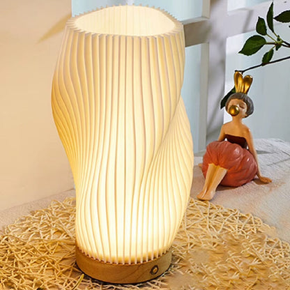 Luminária Abajur de Mesa Espiral Naturale – Design em Madeira e Led ### Conceito 