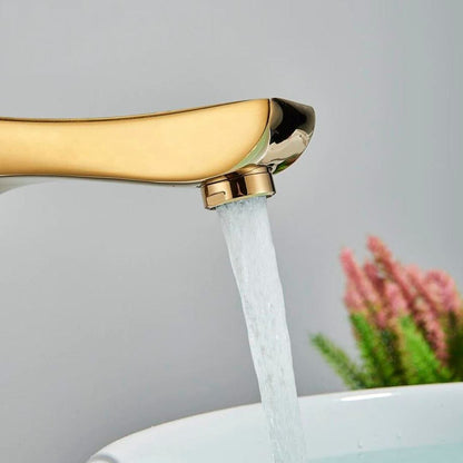 Torneira Clássica Tressed Monocomando - Água Quente e Fria ### Conceito 