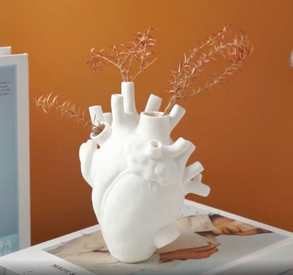 Escultura Coração de Vaso em Resina resina Conceito 