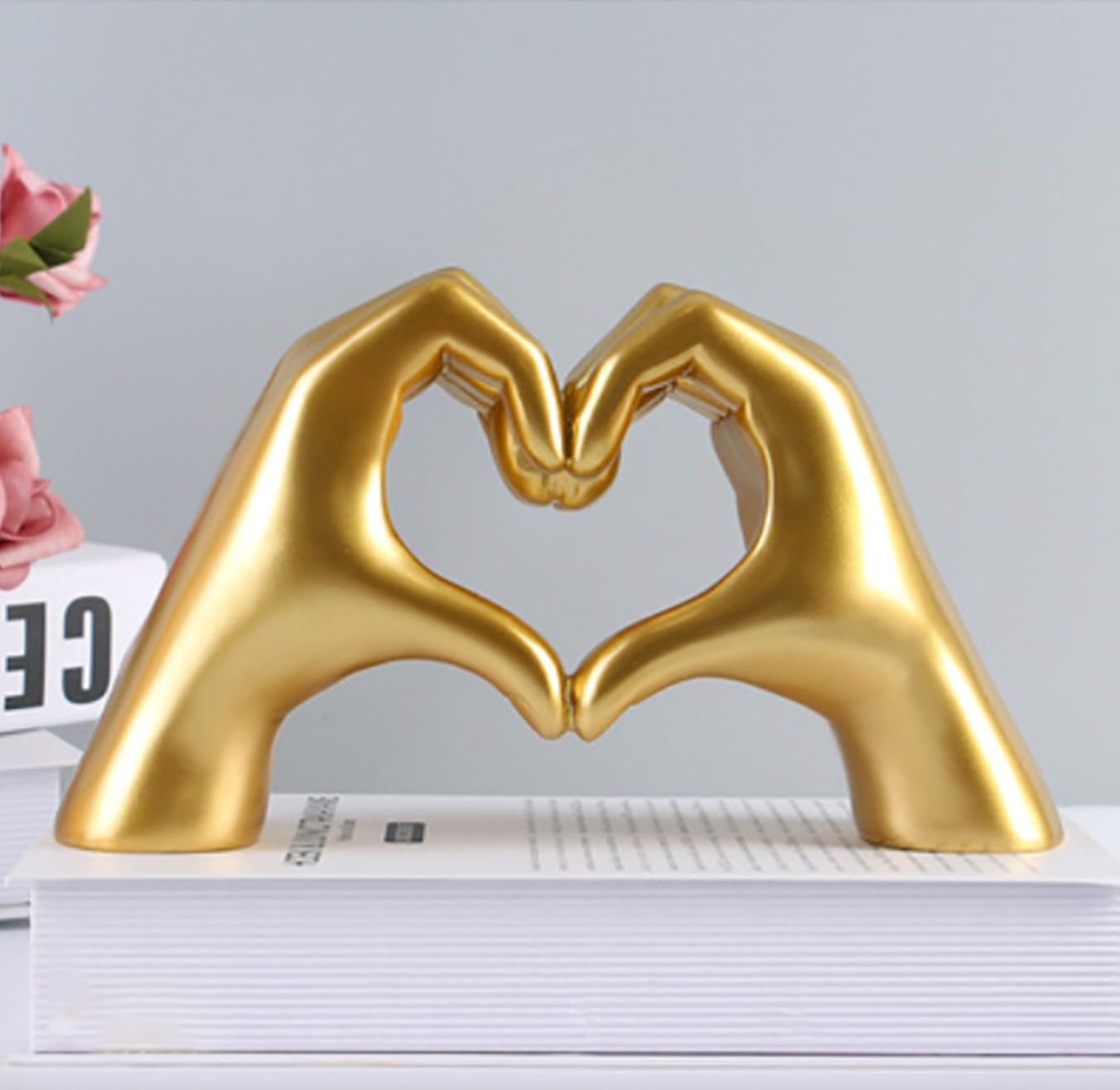 Escultura de Coração - In Love resina Conceito Dourado 