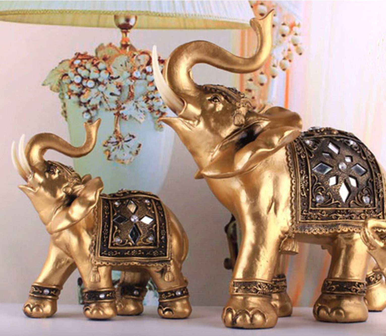 Escultura Elefante Indiano Dourado resina Conceito 